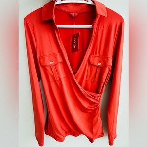Guess size m! Super nice and bright colour!